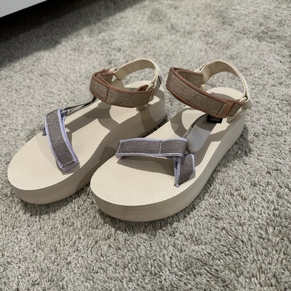Platform Tevas - Picture 1 of 5